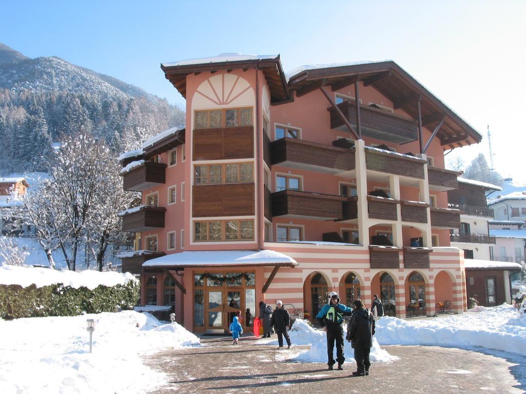 Family Hotel Adriana Bezzecca Exterior foto