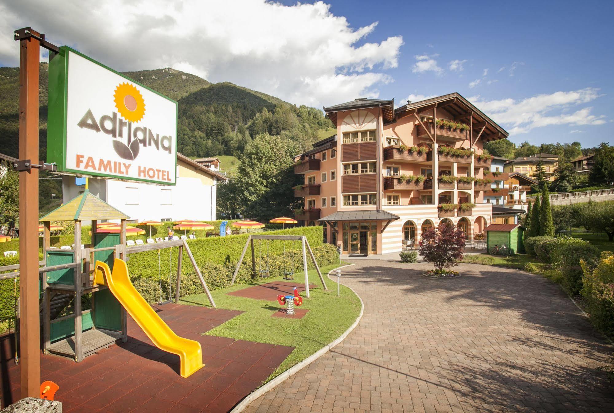 Family Hotel Adriana Bezzecca Exterior foto