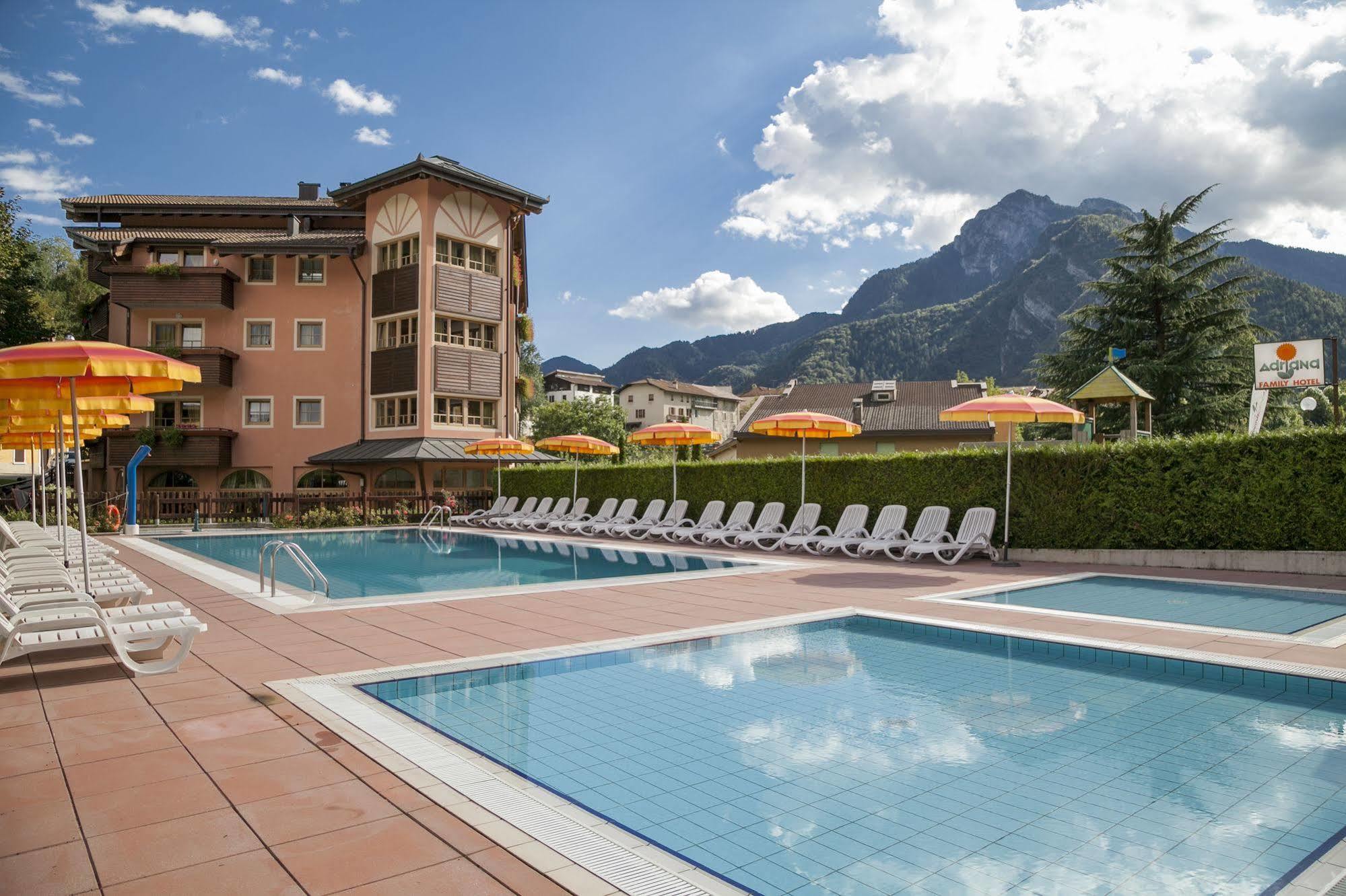 Family Hotel Adriana Bezzecca Exterior foto
