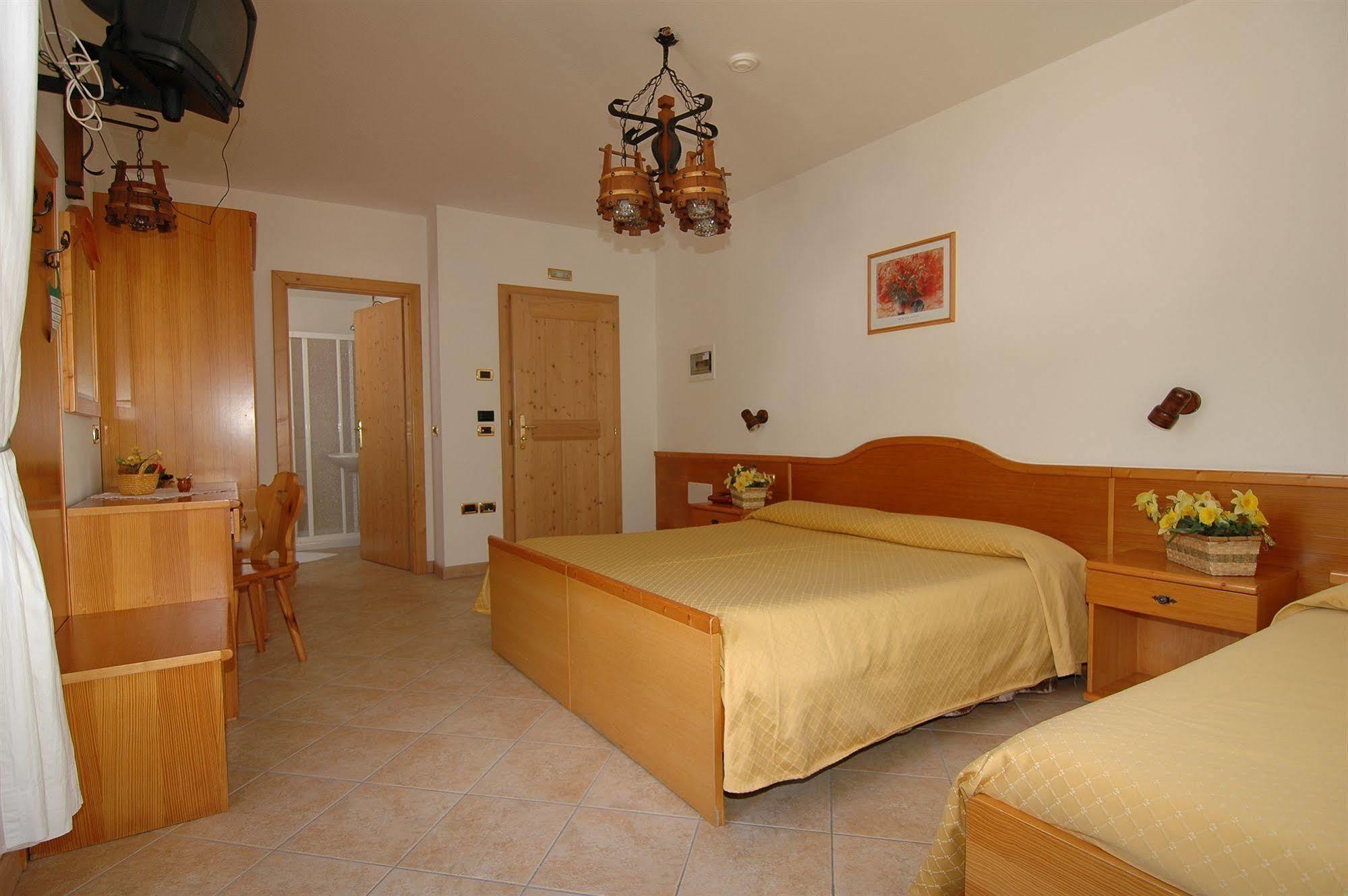 Family Hotel Adriana Bezzecca Exterior foto